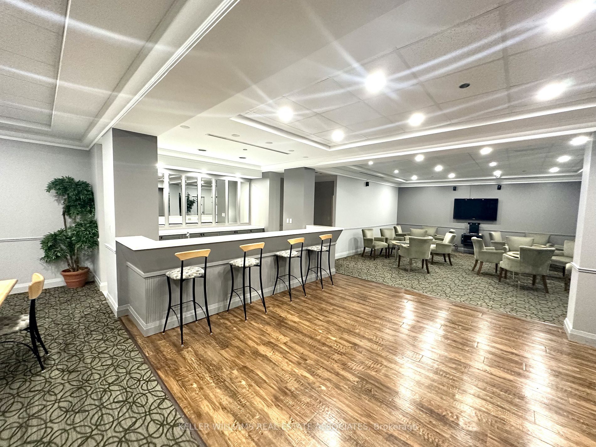 1150 Parkwest Pl, #107