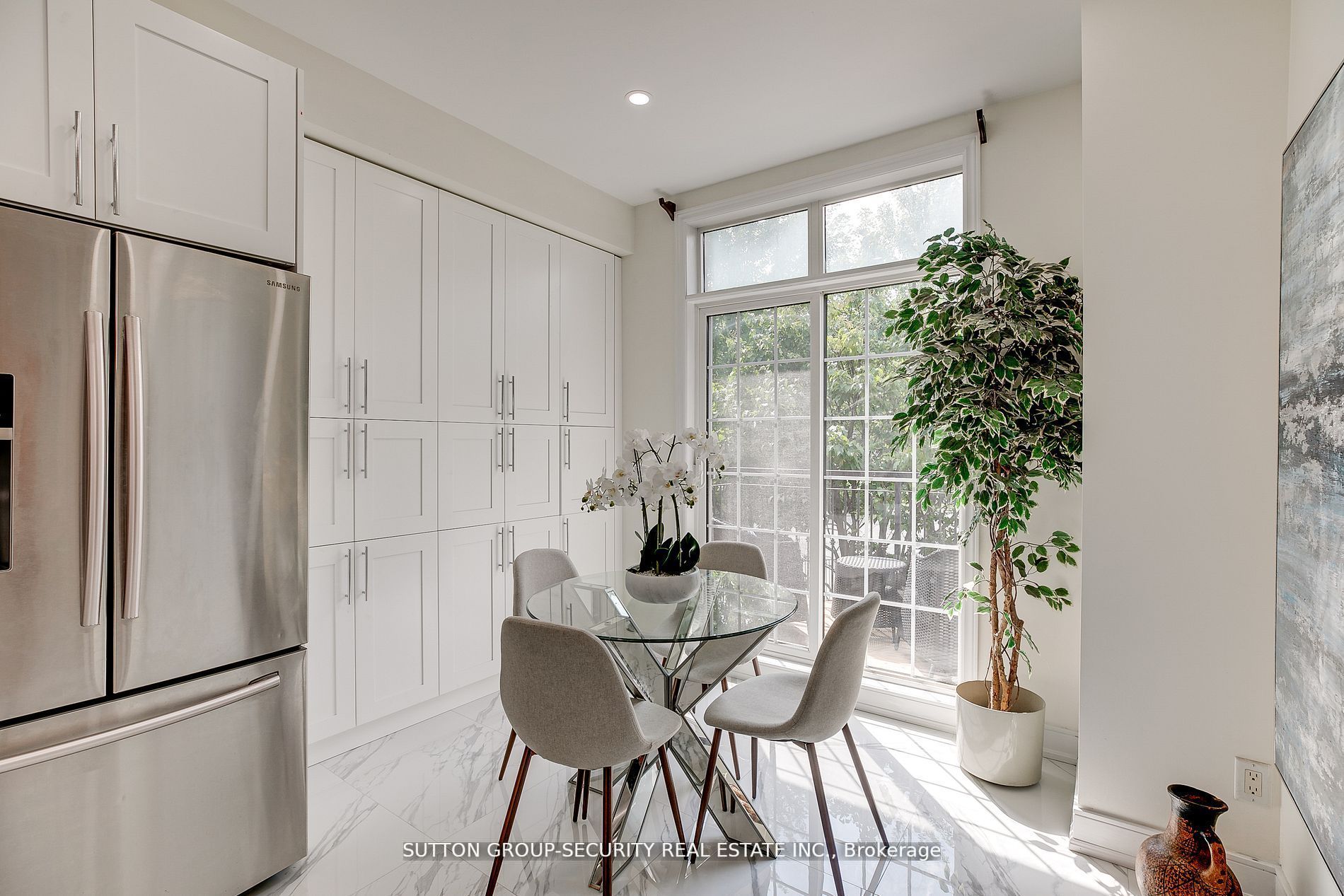 13 Bijou Walk