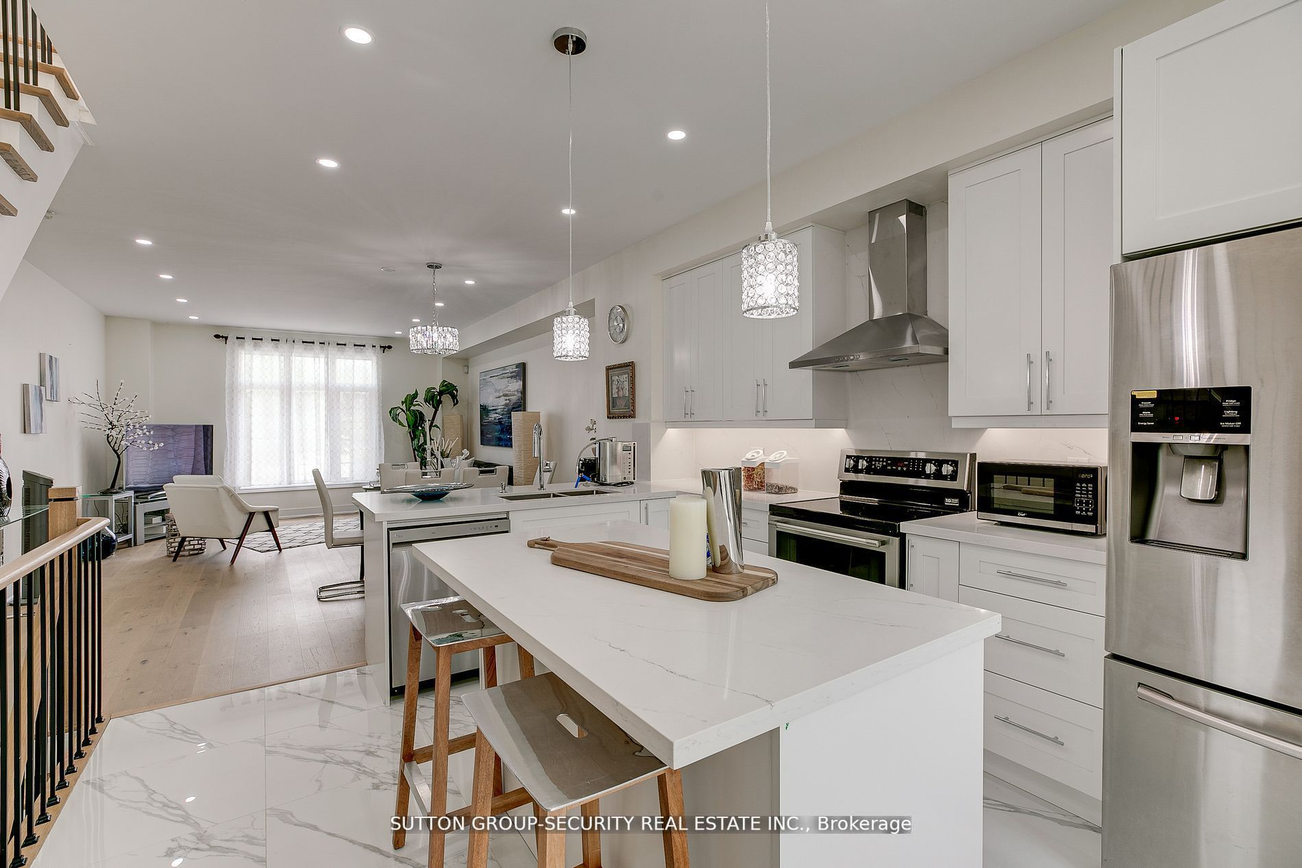 13 Bijou Walk