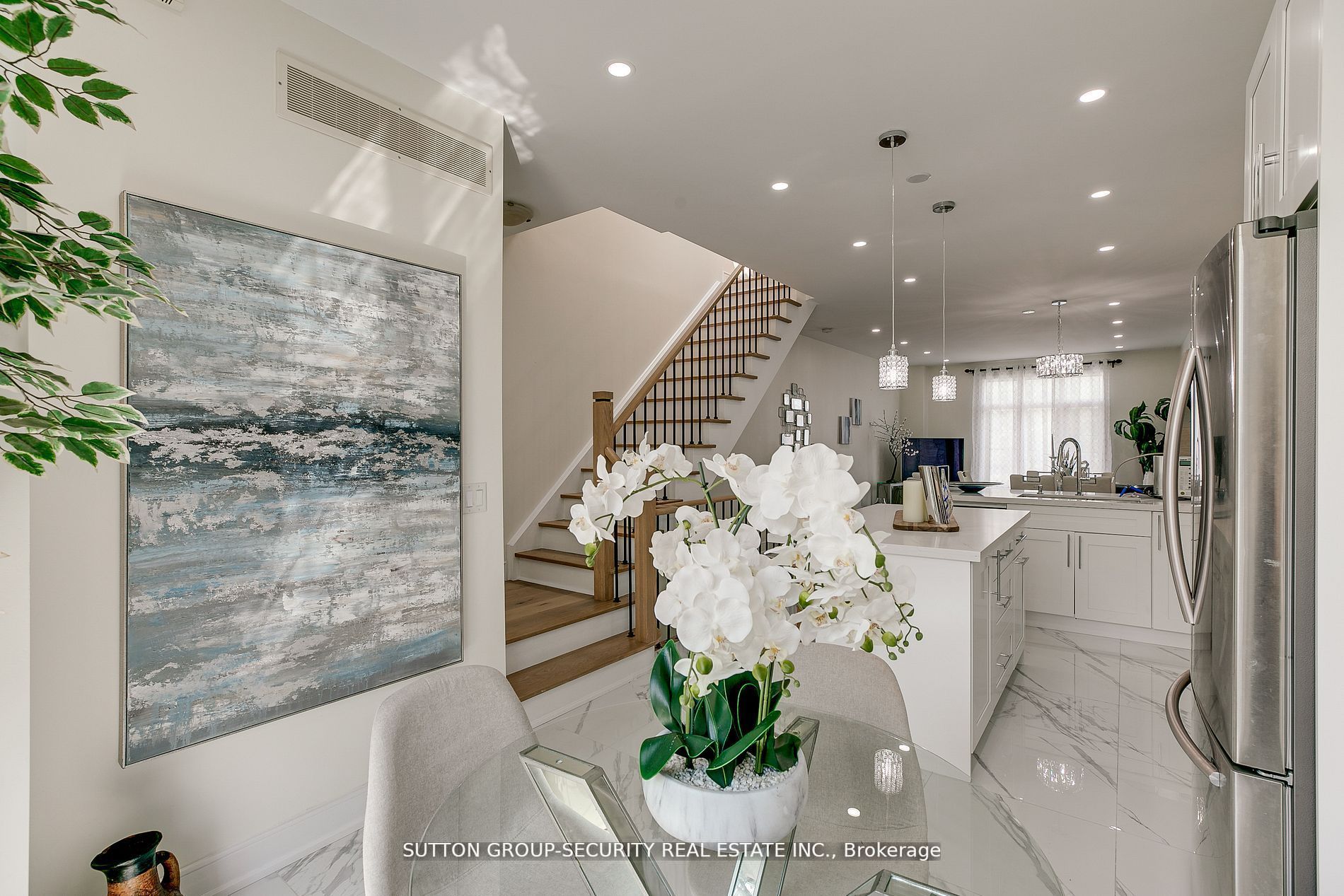 13 Bijou Walk