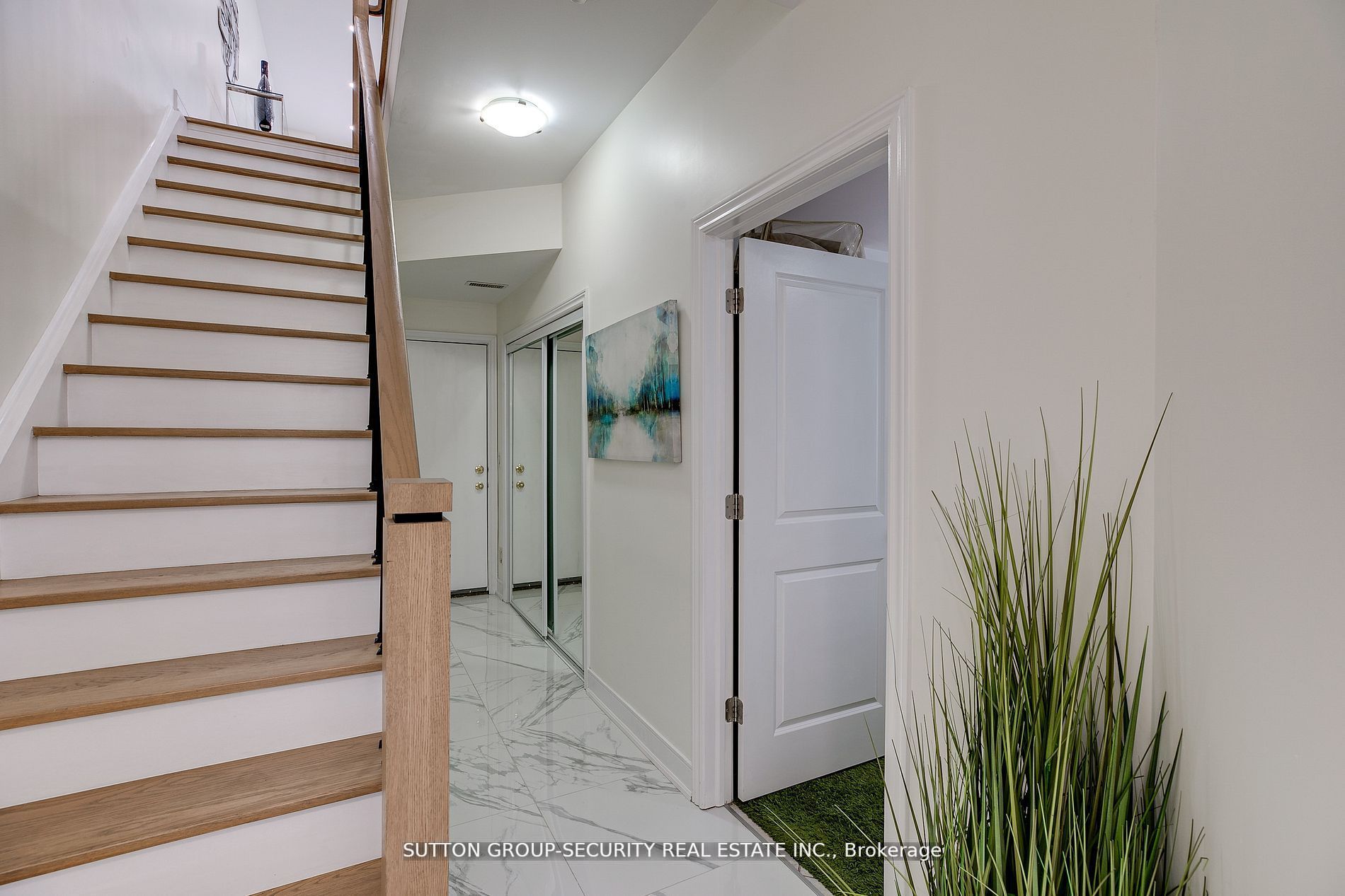 13 Bijou Walk