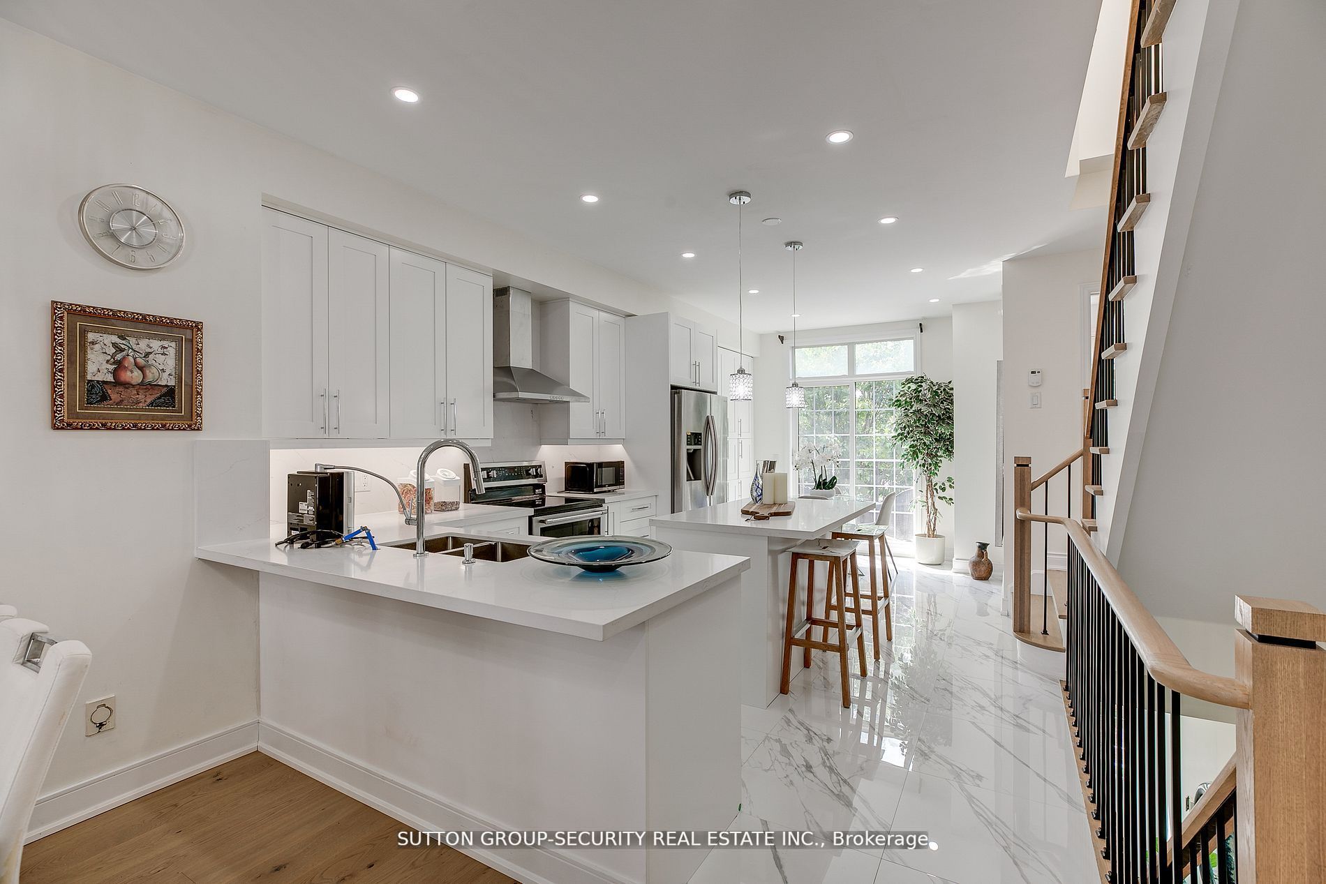 13 Bijou Walk