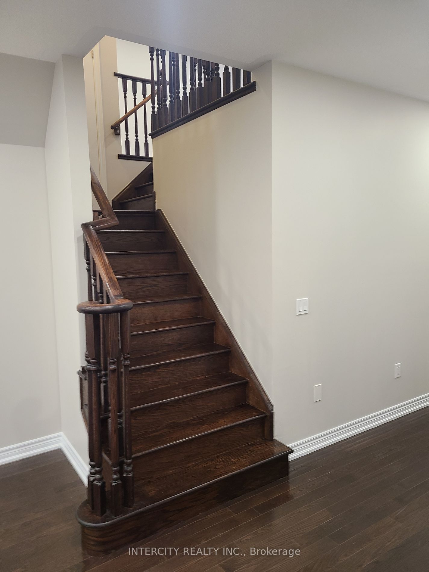 60 Mcechearn Cres