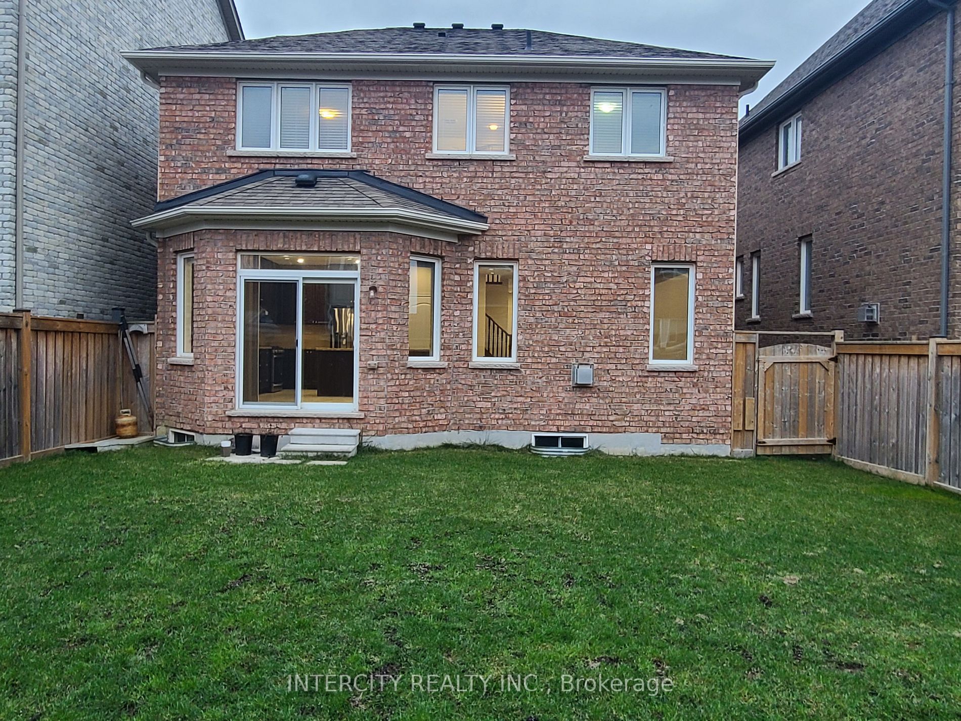 60 Mcechearn Cres