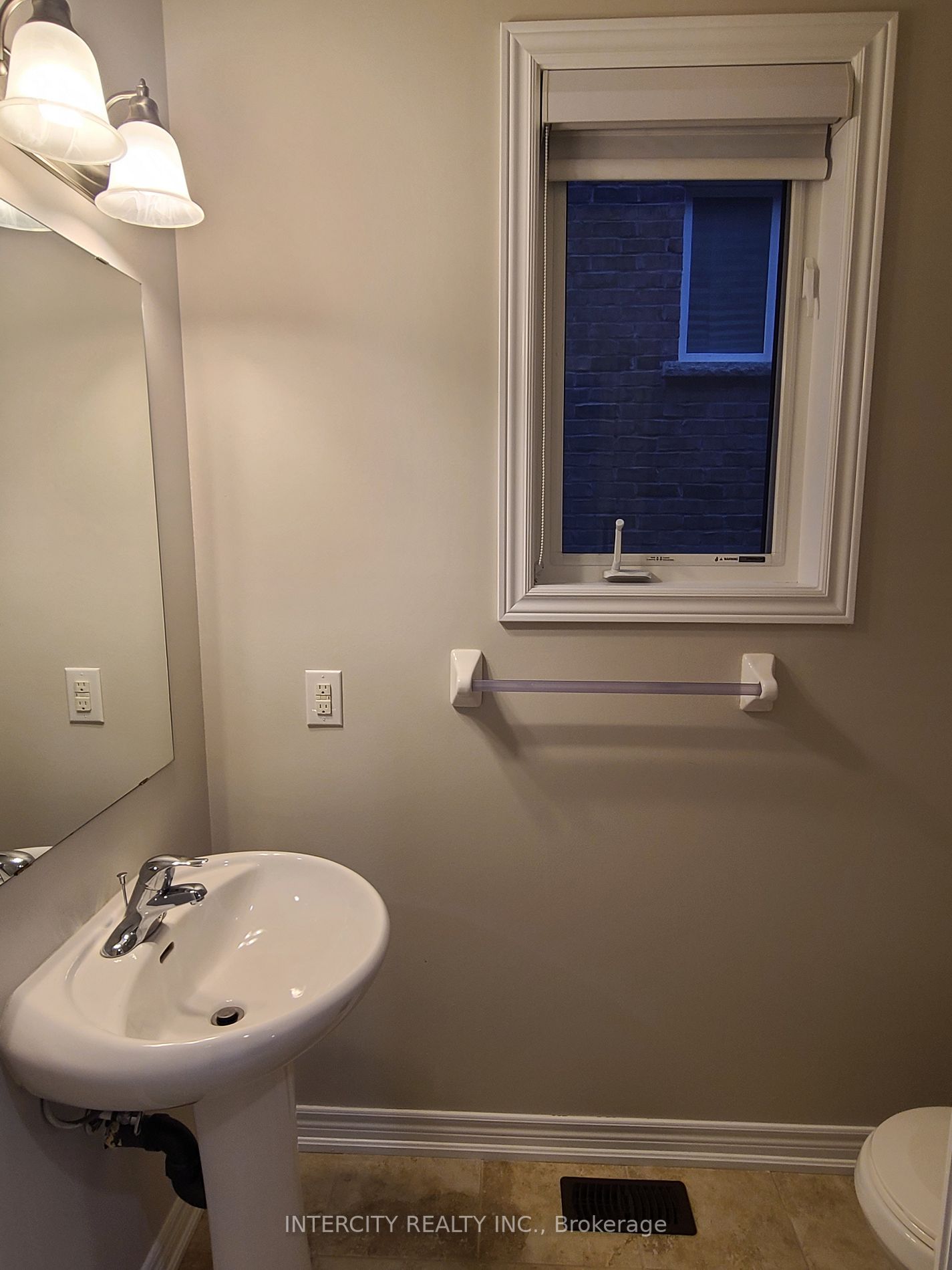 60 Mcechearn Cres