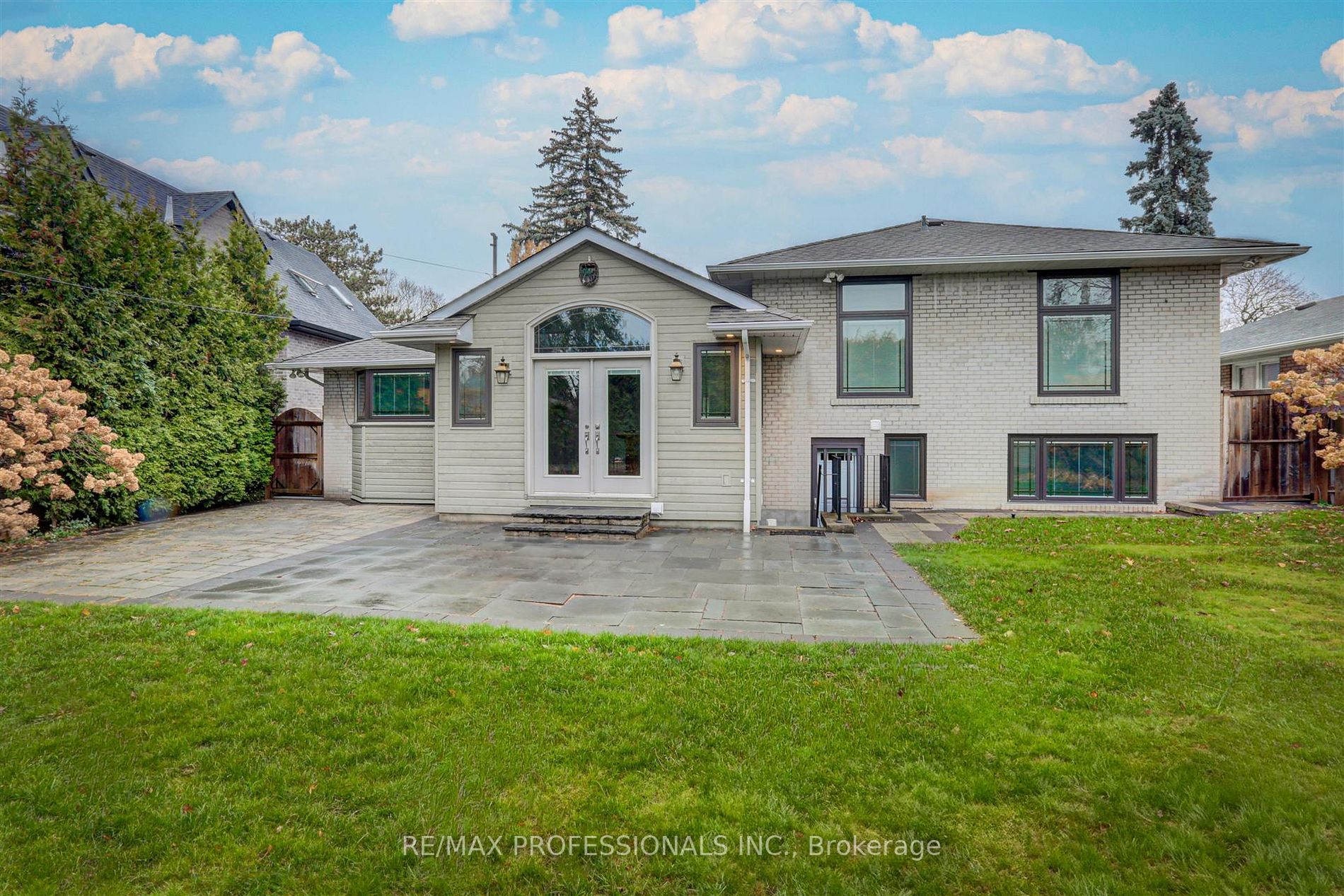 64 Ravensbourne Crescent