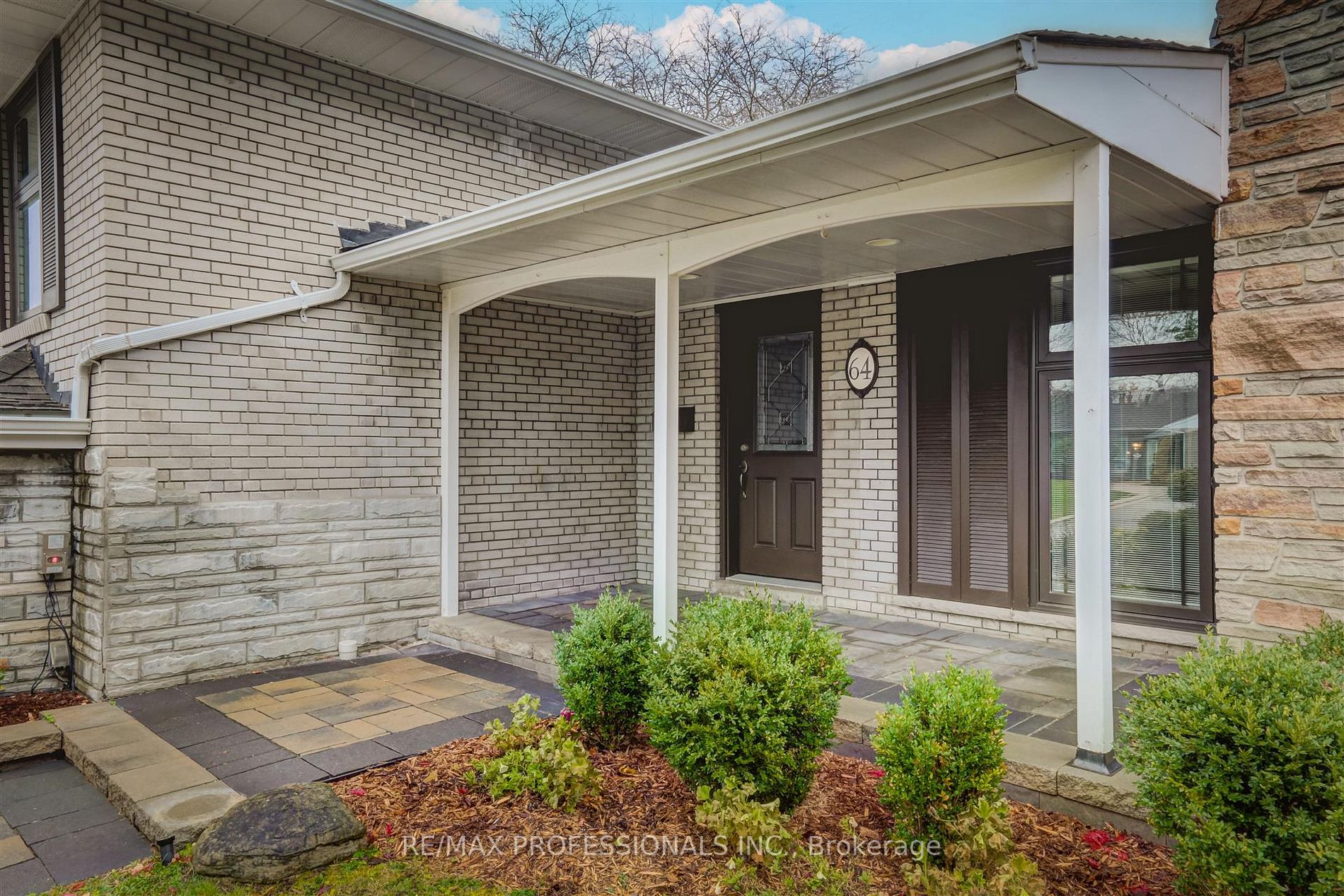 64 Ravensbourne Crescent