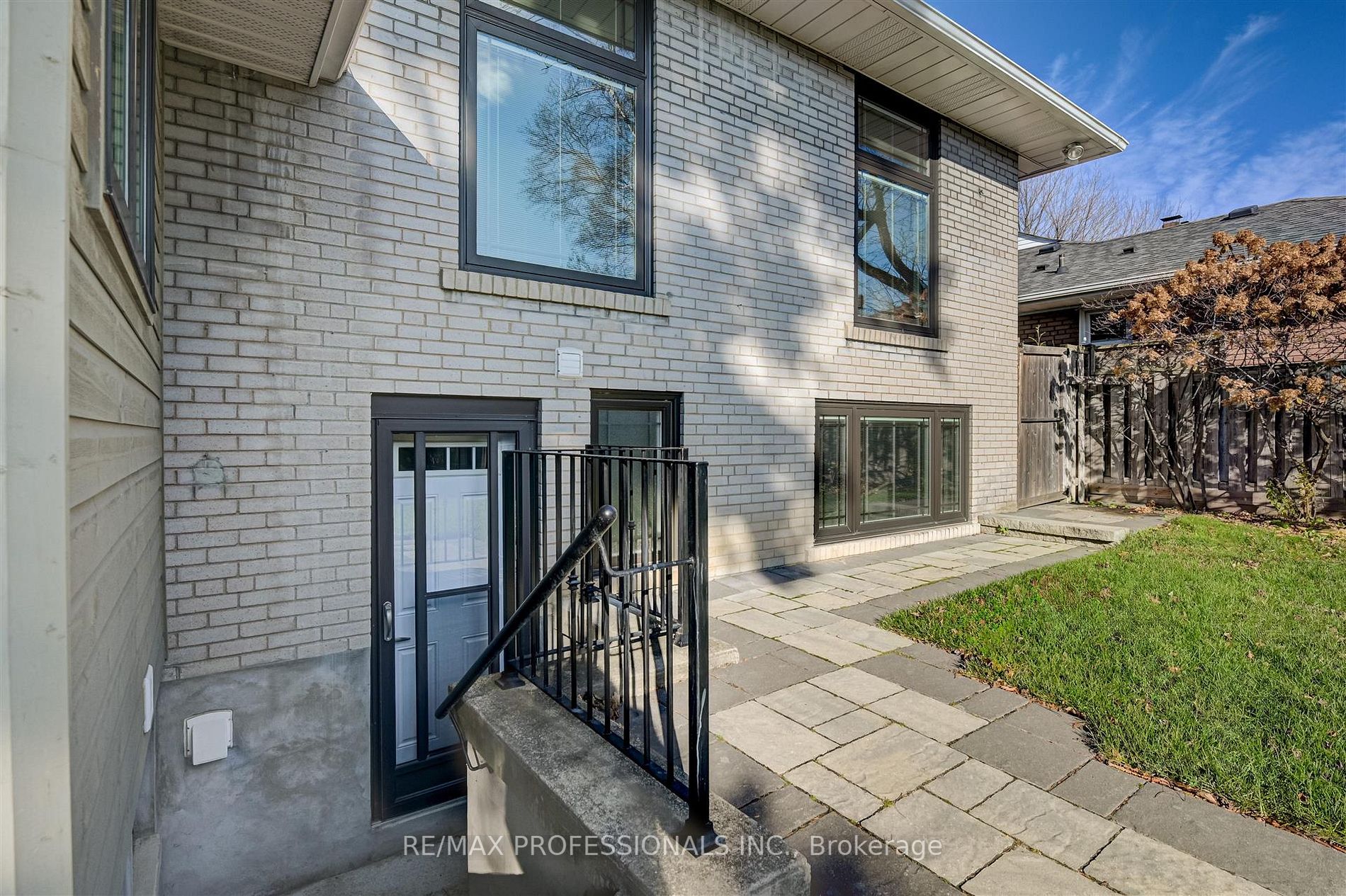 64 Ravensbourne Crescent