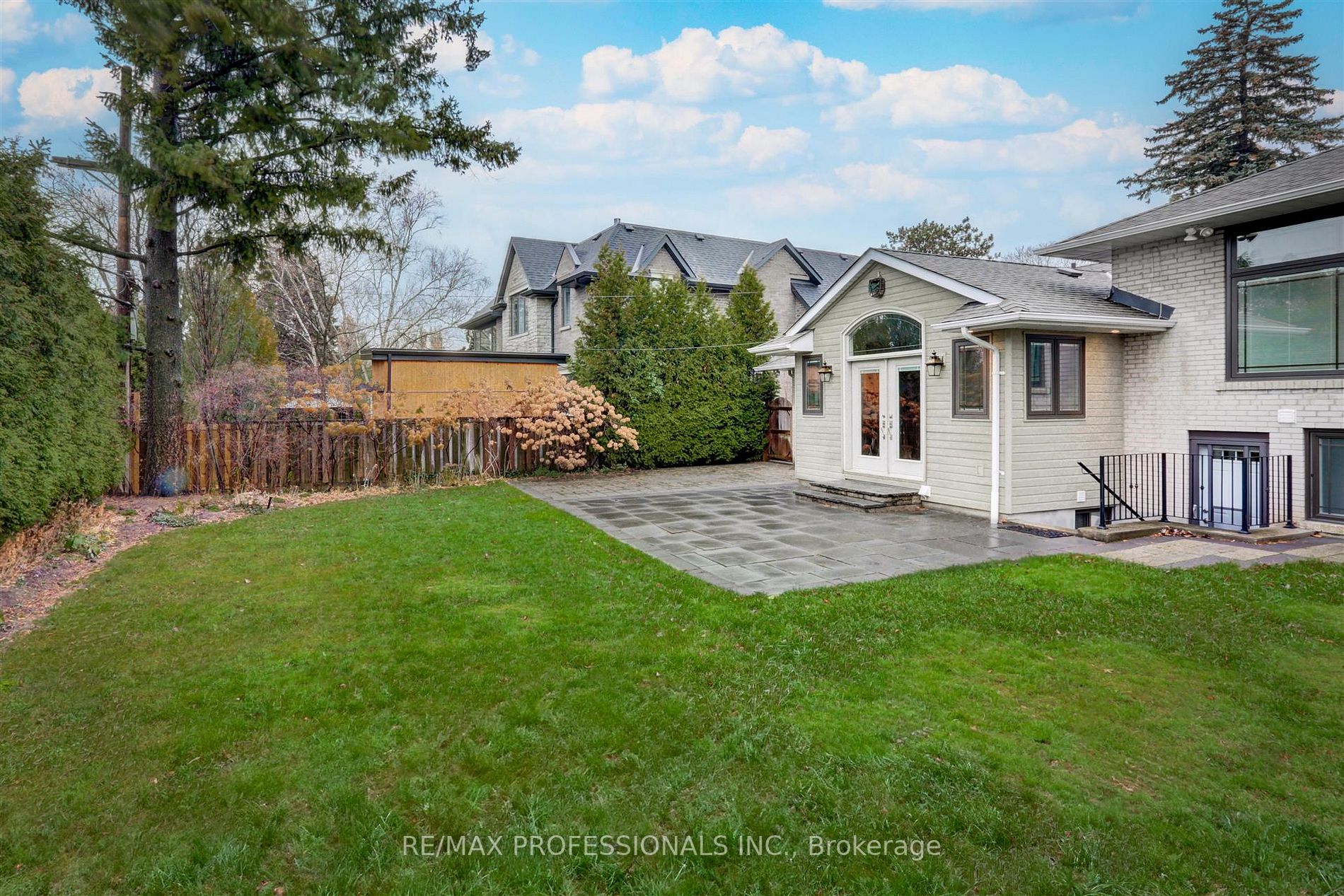 64 Ravensbourne Crescent