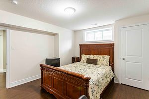 16 Sandringham Circ