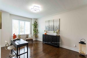16 Sandringham Circ
