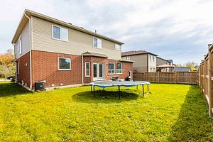 16 Sandringham Circ