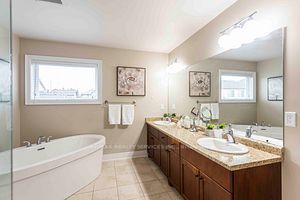 16 Sandringham Circ