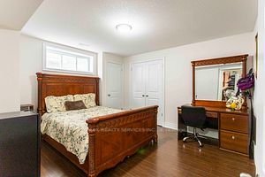16 Sandringham Circ