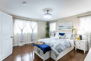 16 Sandringham Circ