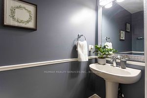 16 Sandringham Circ