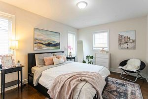 16 Sandringham Circ