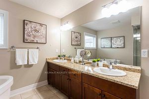 16 Sandringham Circ