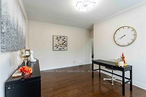 16 Sandringham Circ