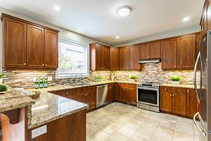 16 Sandringham Circ