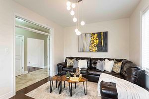 16 Sandringham Circ