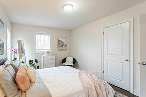 16 Sandringham Circ