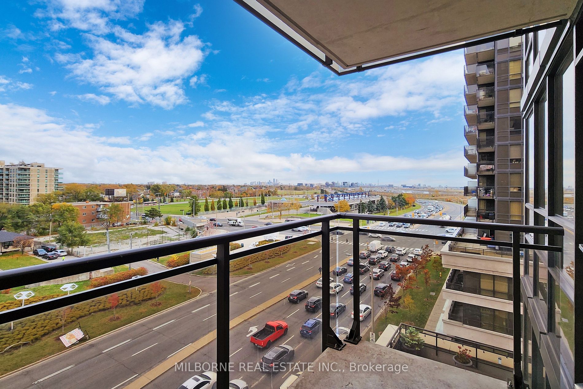 1 De Boers Dr, #711