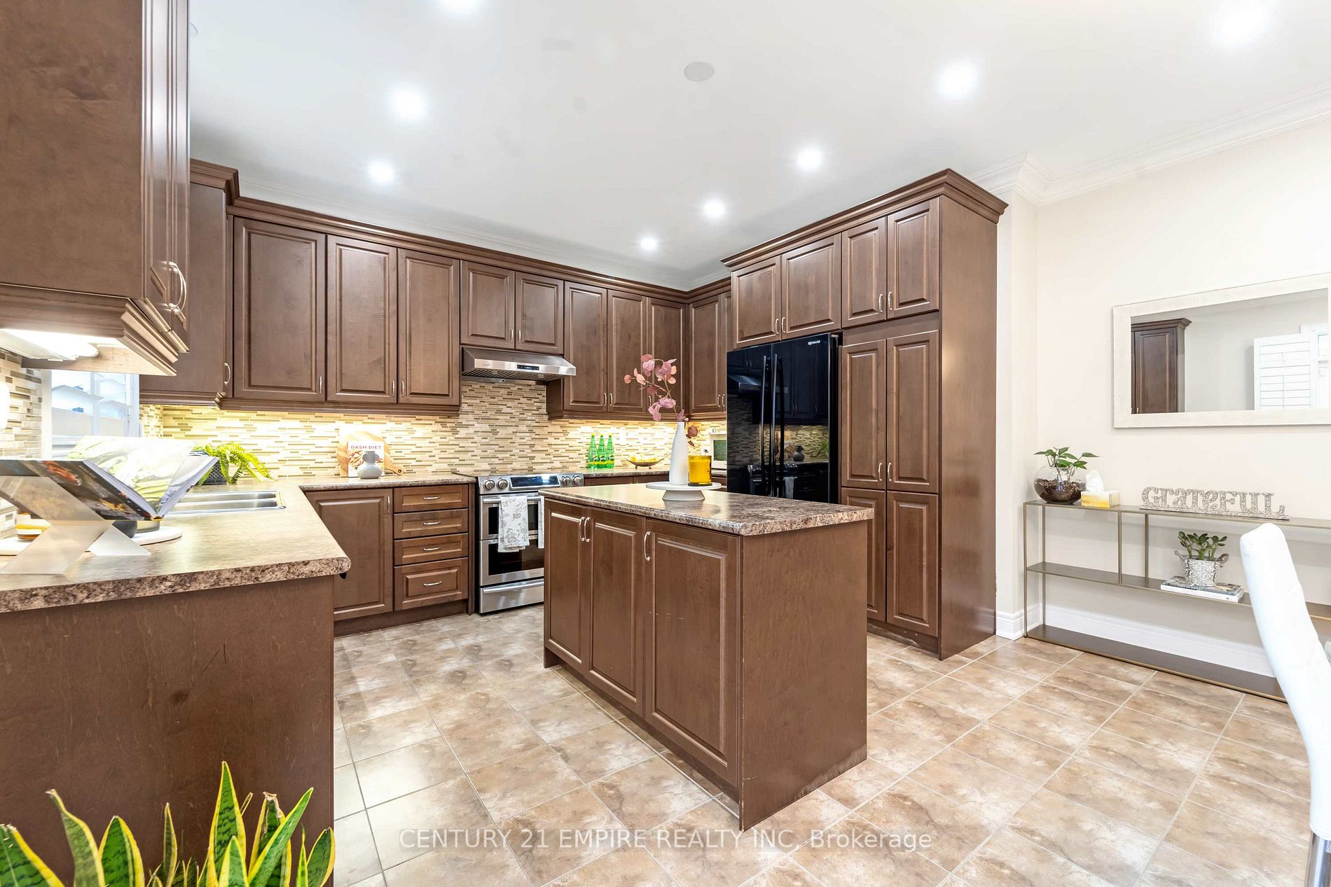 508 Hinchey Crescent