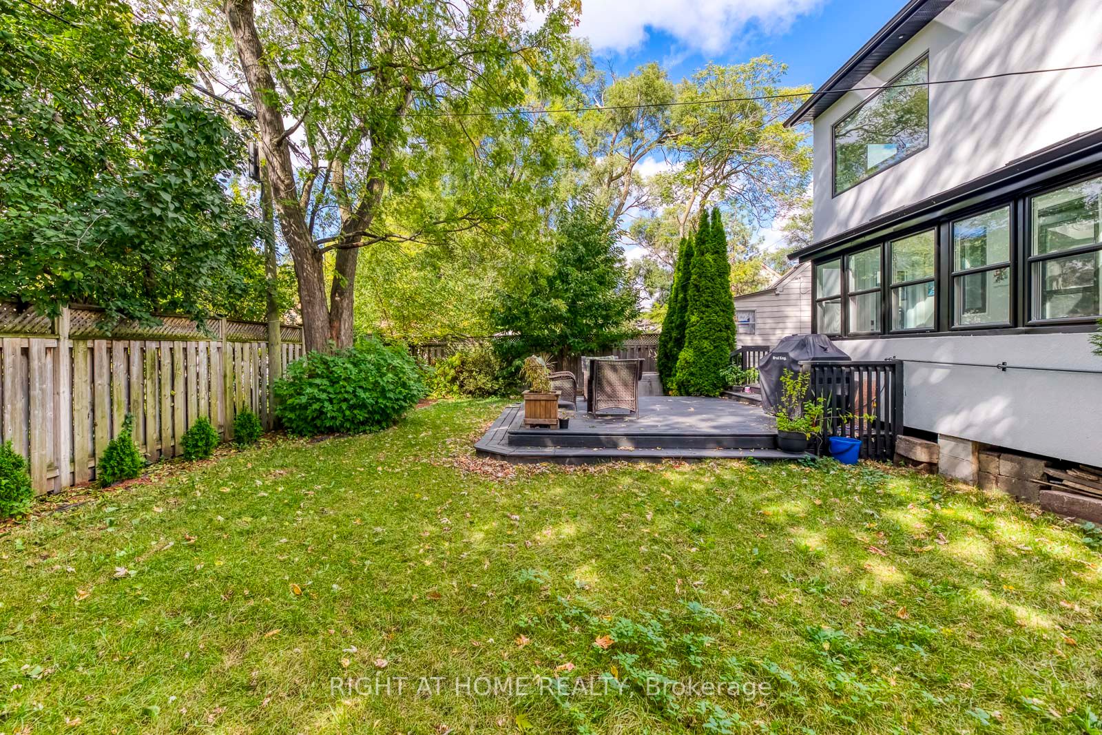 5 Saunders Crescent