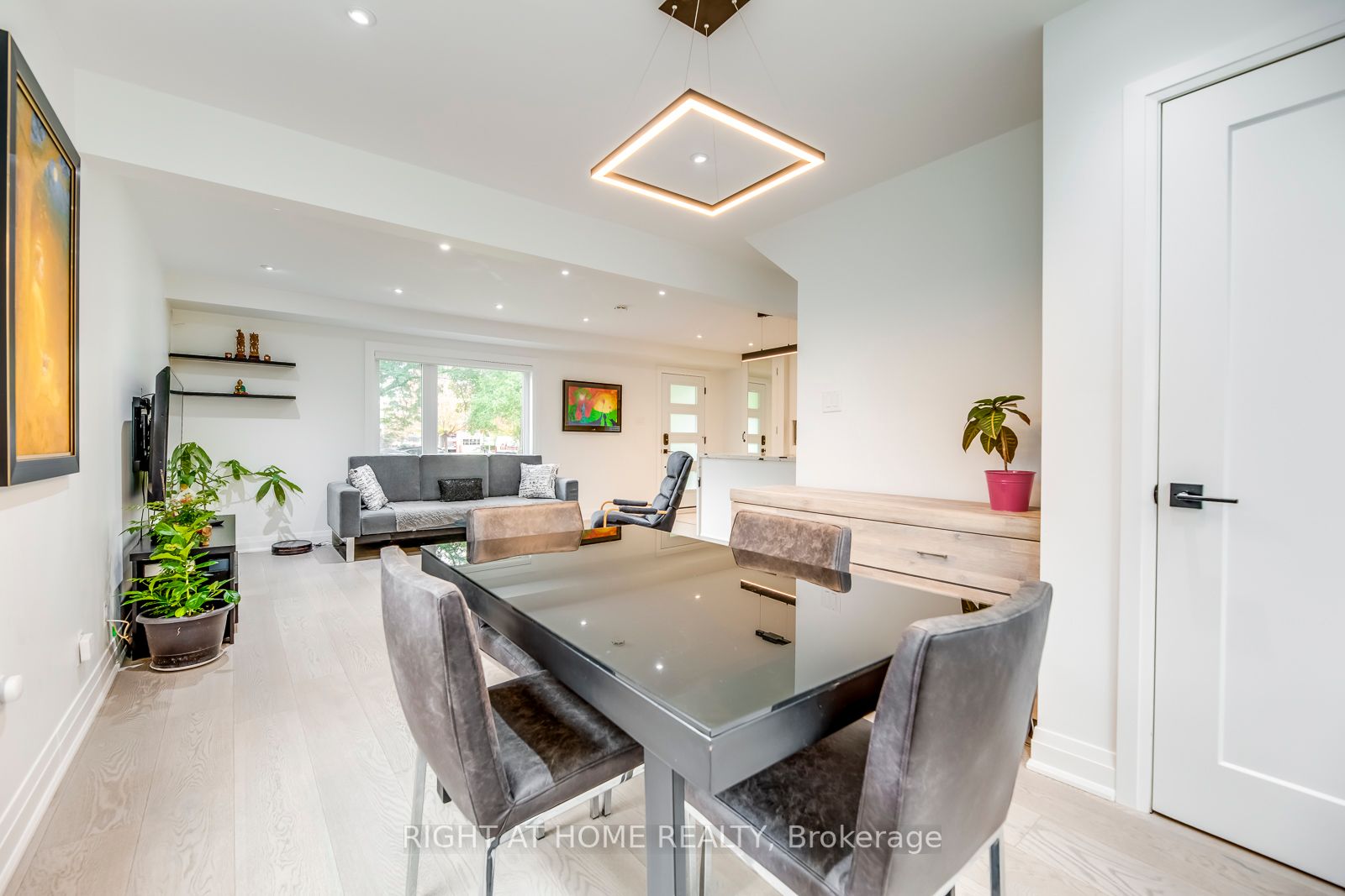 5 Saunders Crescent