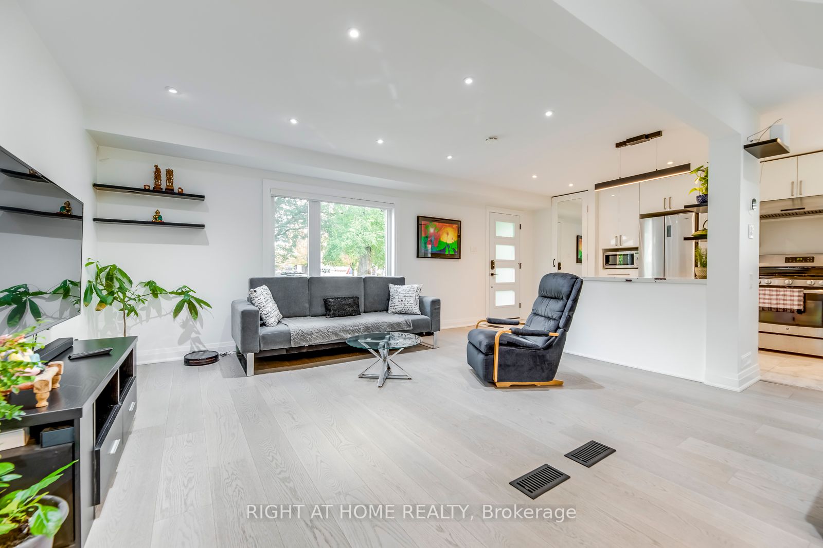 5 Saunders Crescent