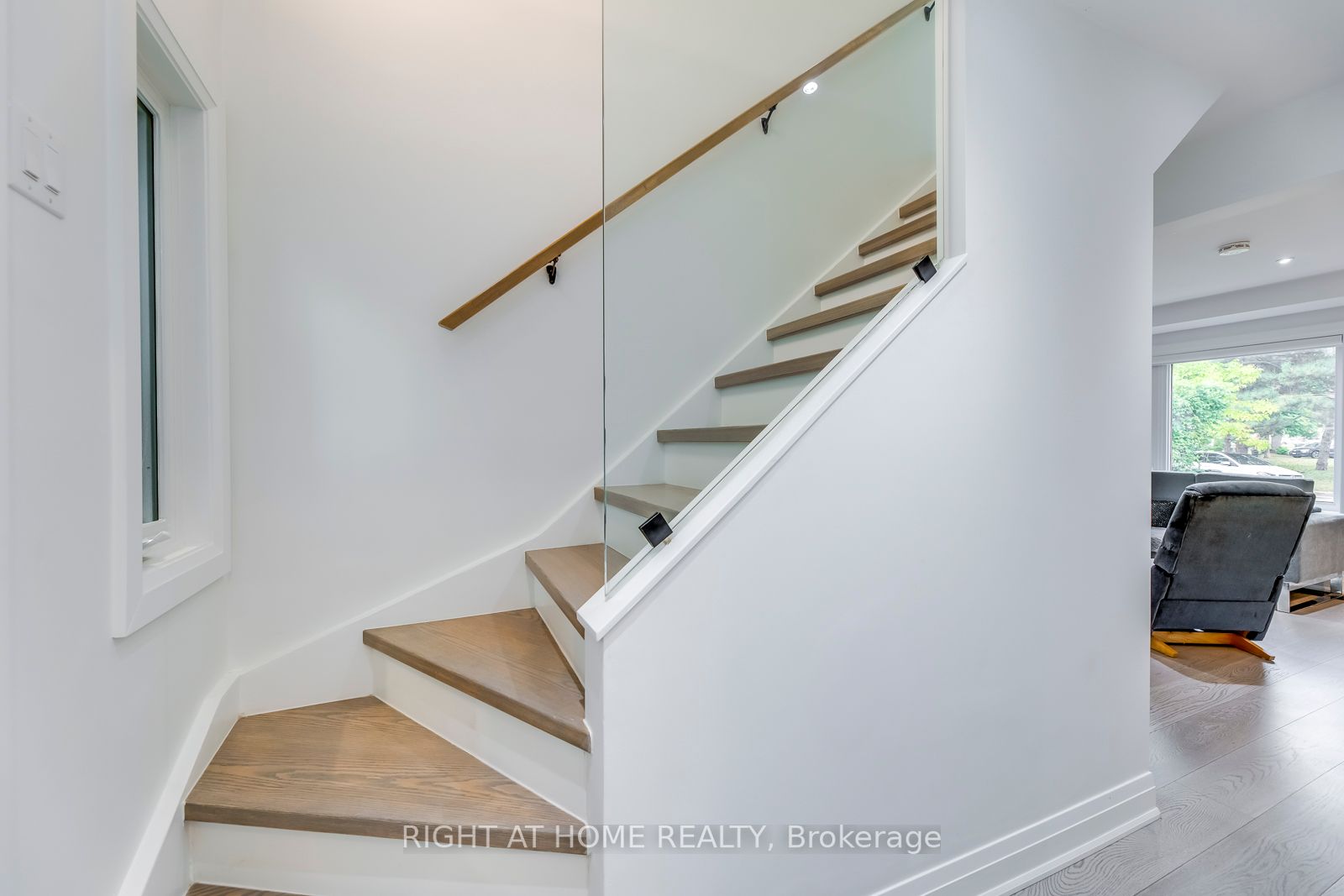 5 Saunders Crescent