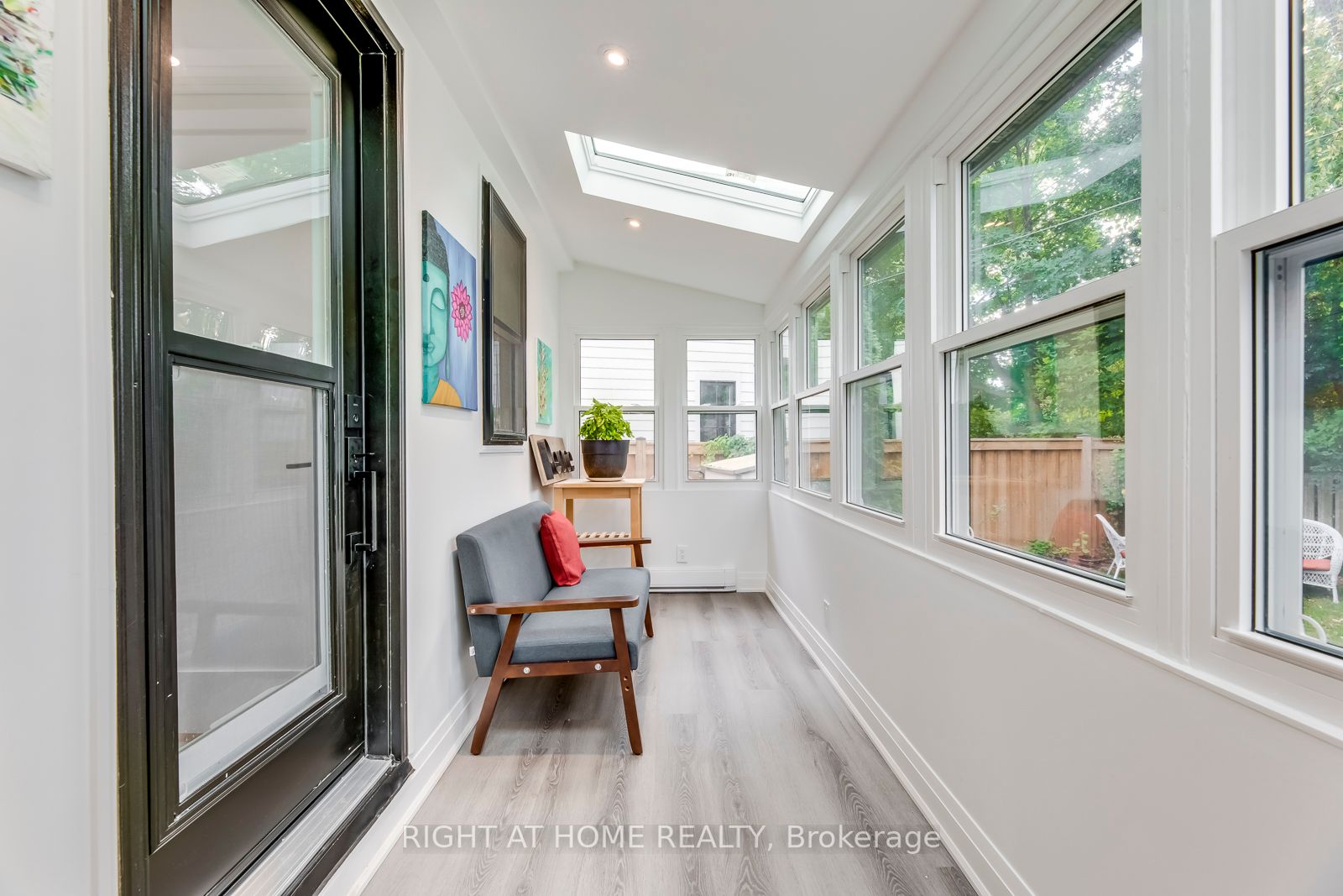 5 Saunders Crescent