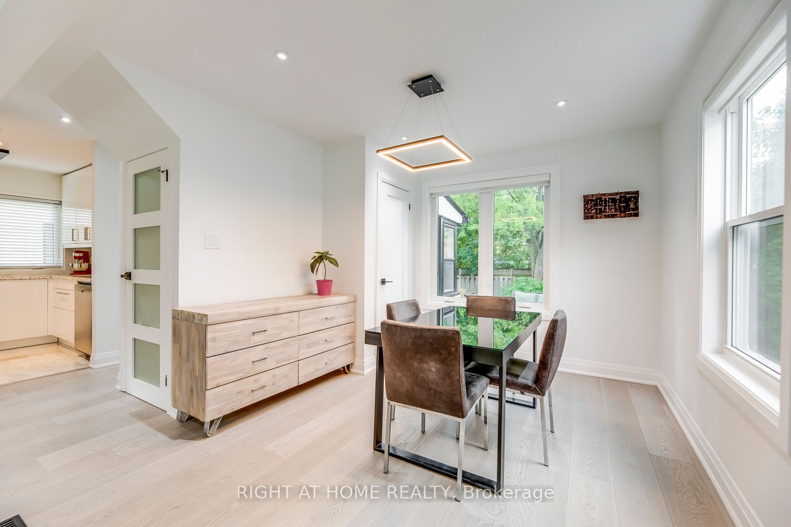 5 Saunders Crescent