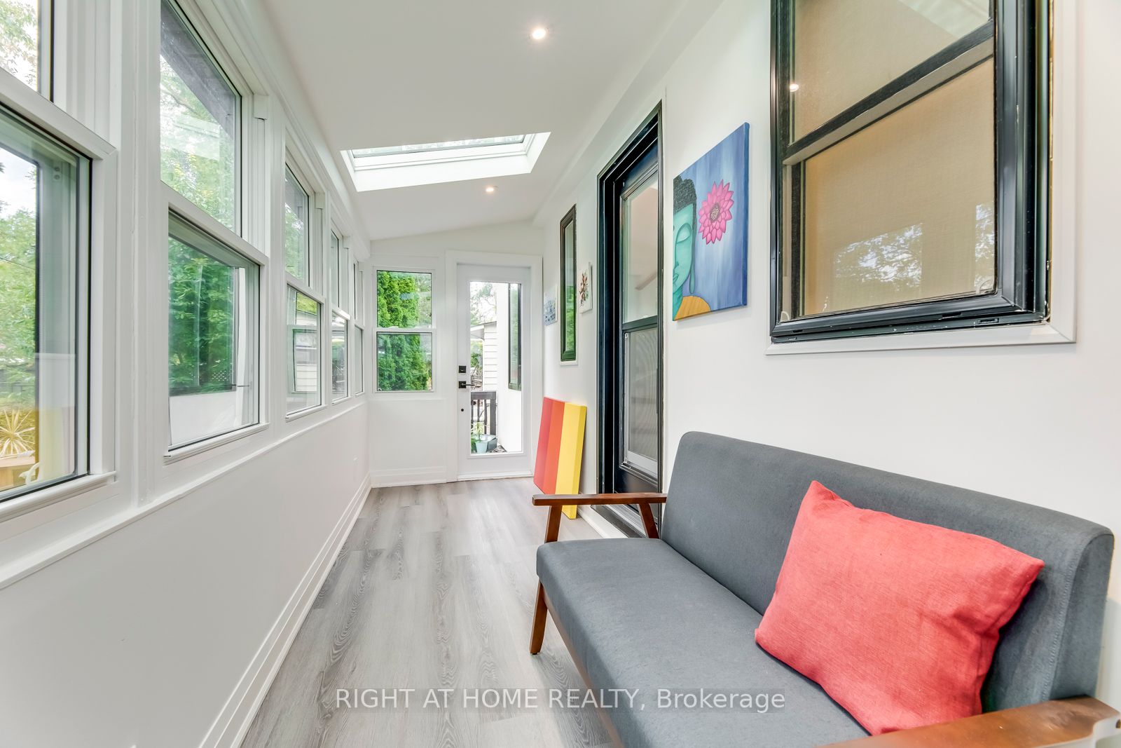 5 Saunders Crescent