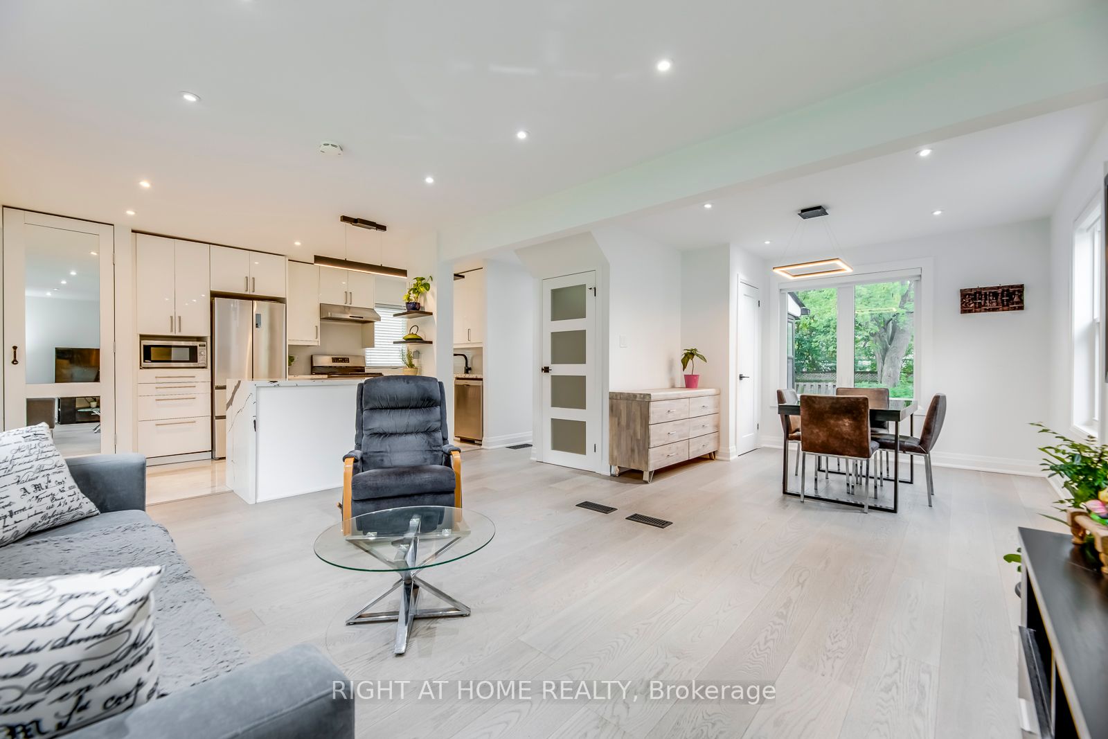 5 Saunders Crescent