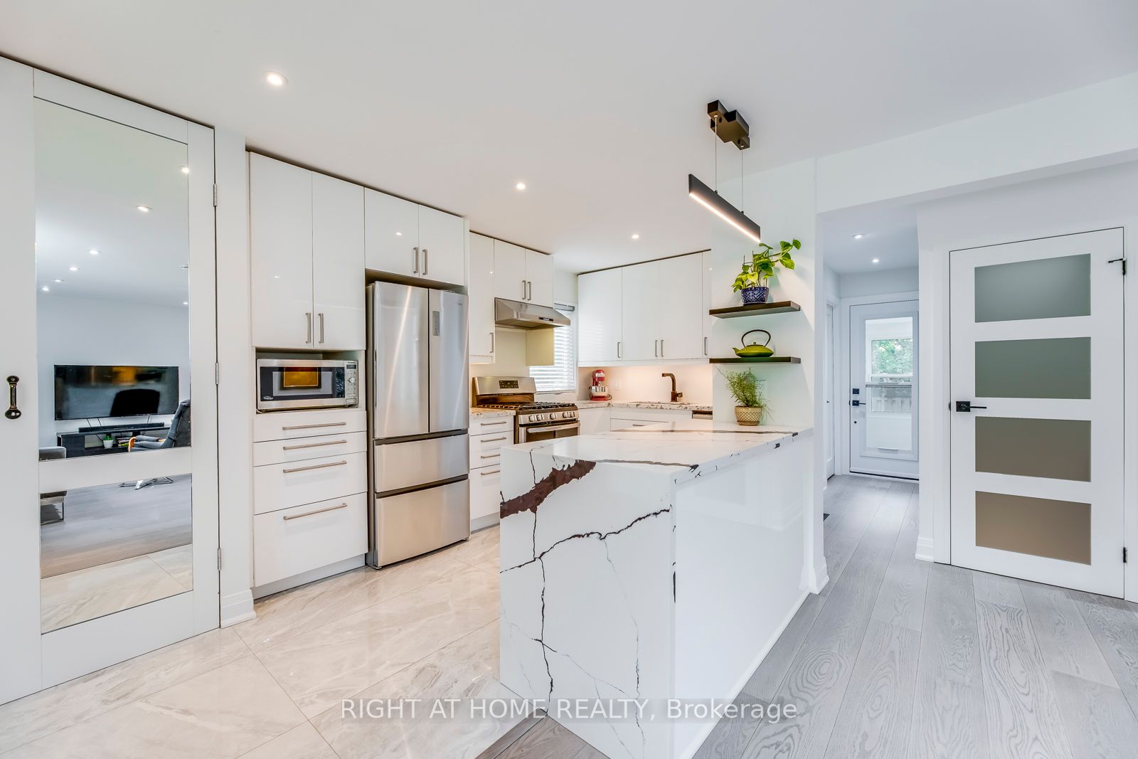 5 Saunders Crescent