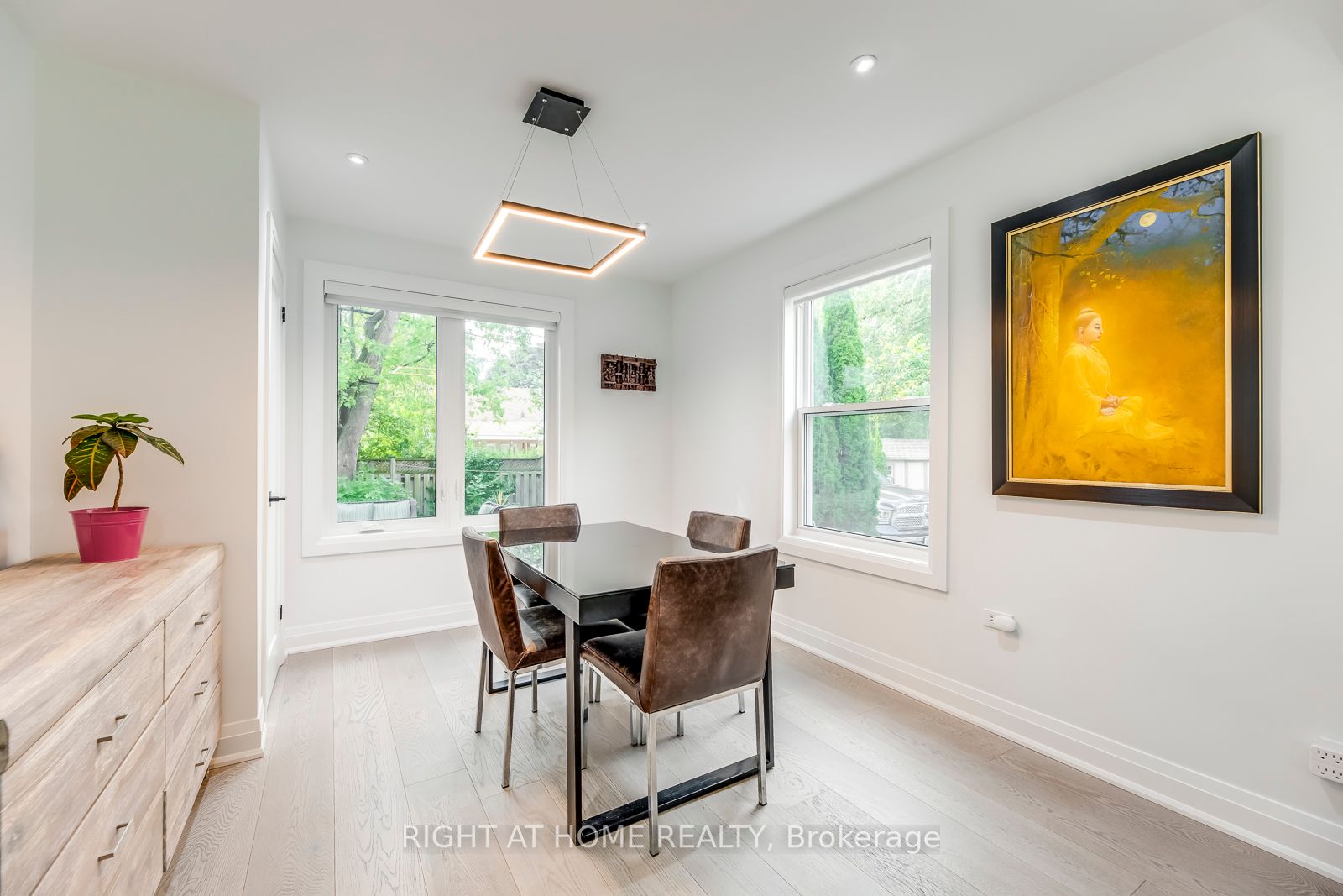 5 Saunders Crescent
