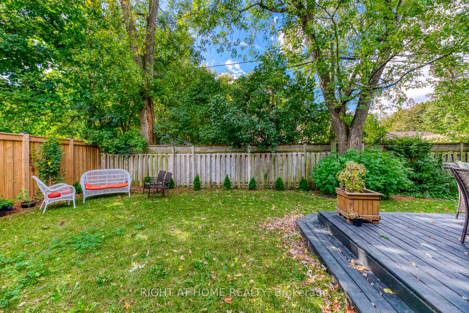 5 Saunders Crescent