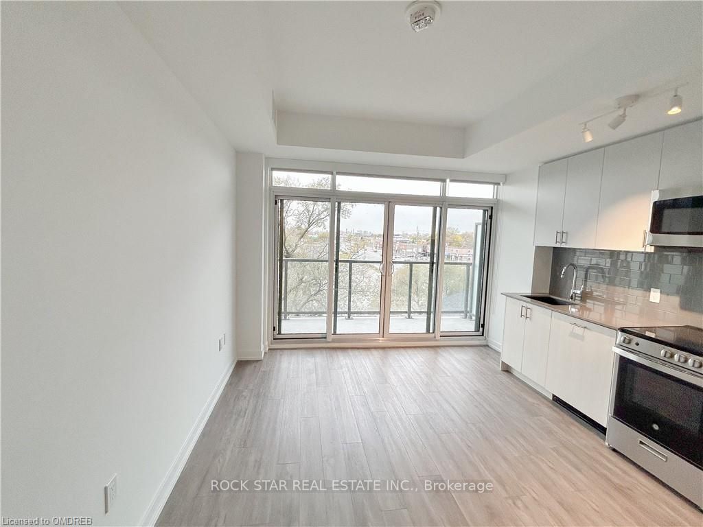1195 The Queensway #418