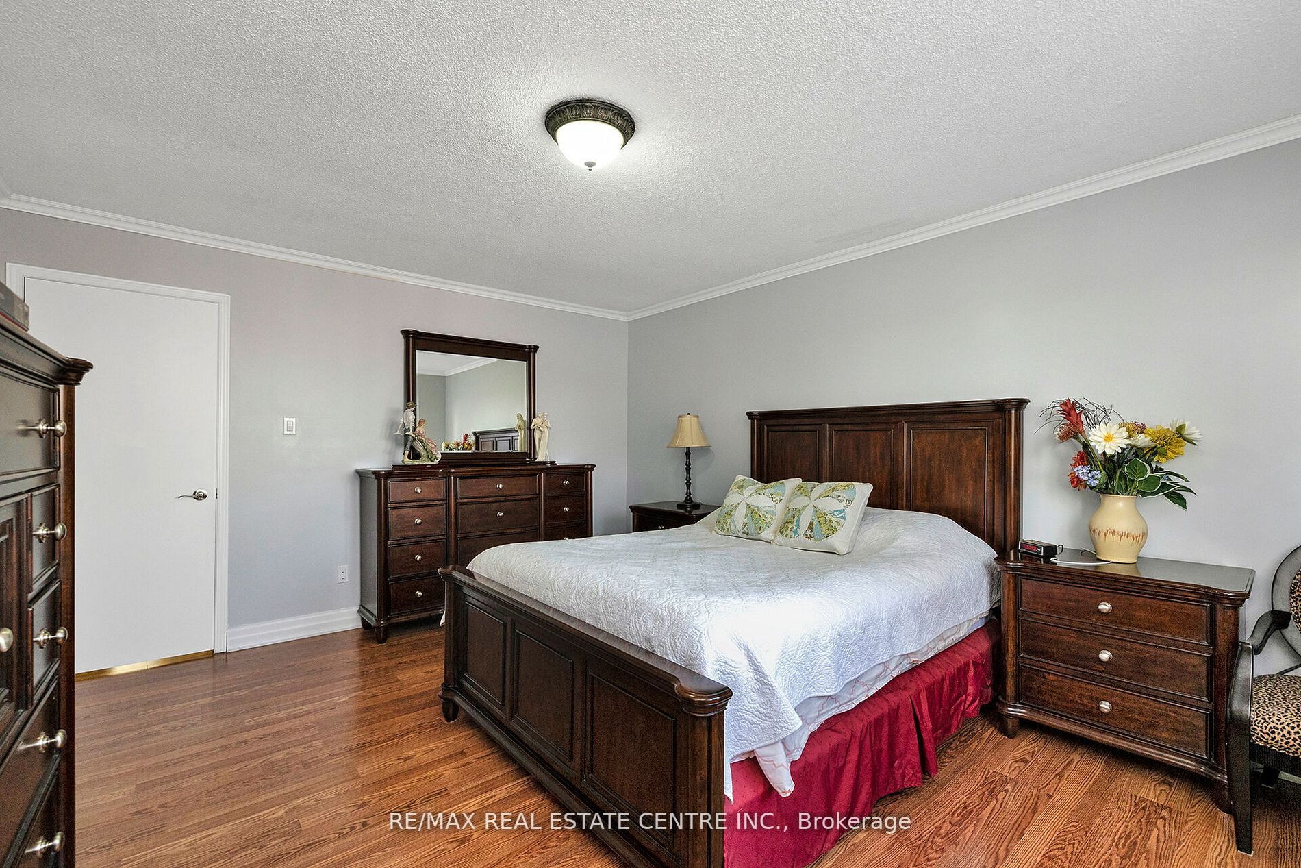 70 Dutch Cres