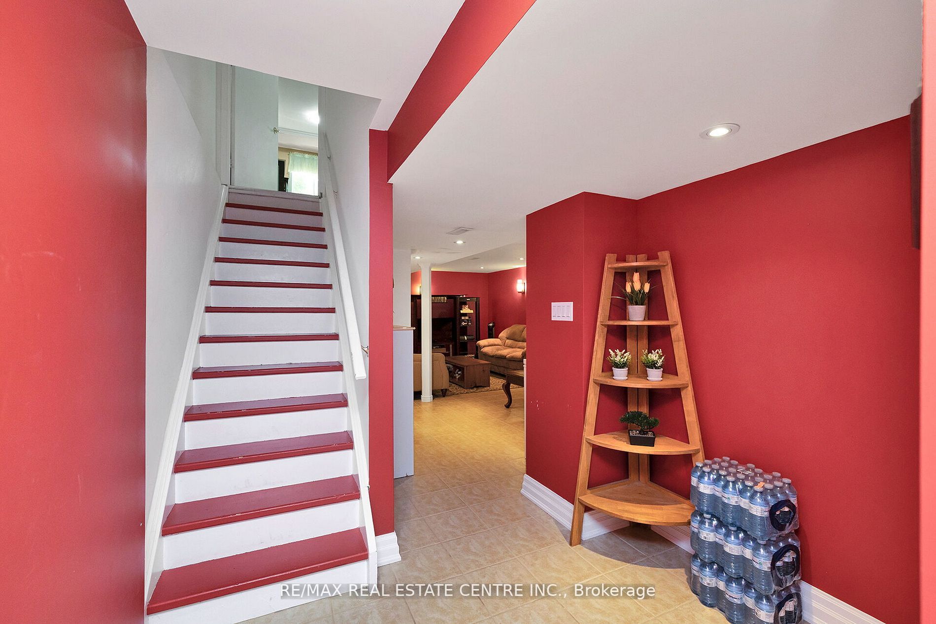 70 Dutch Cres