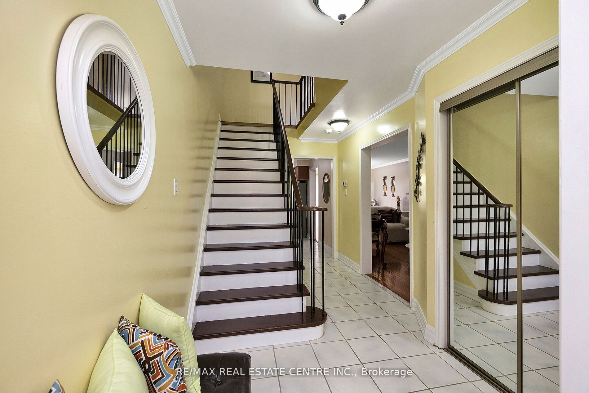 70 Dutch Cres