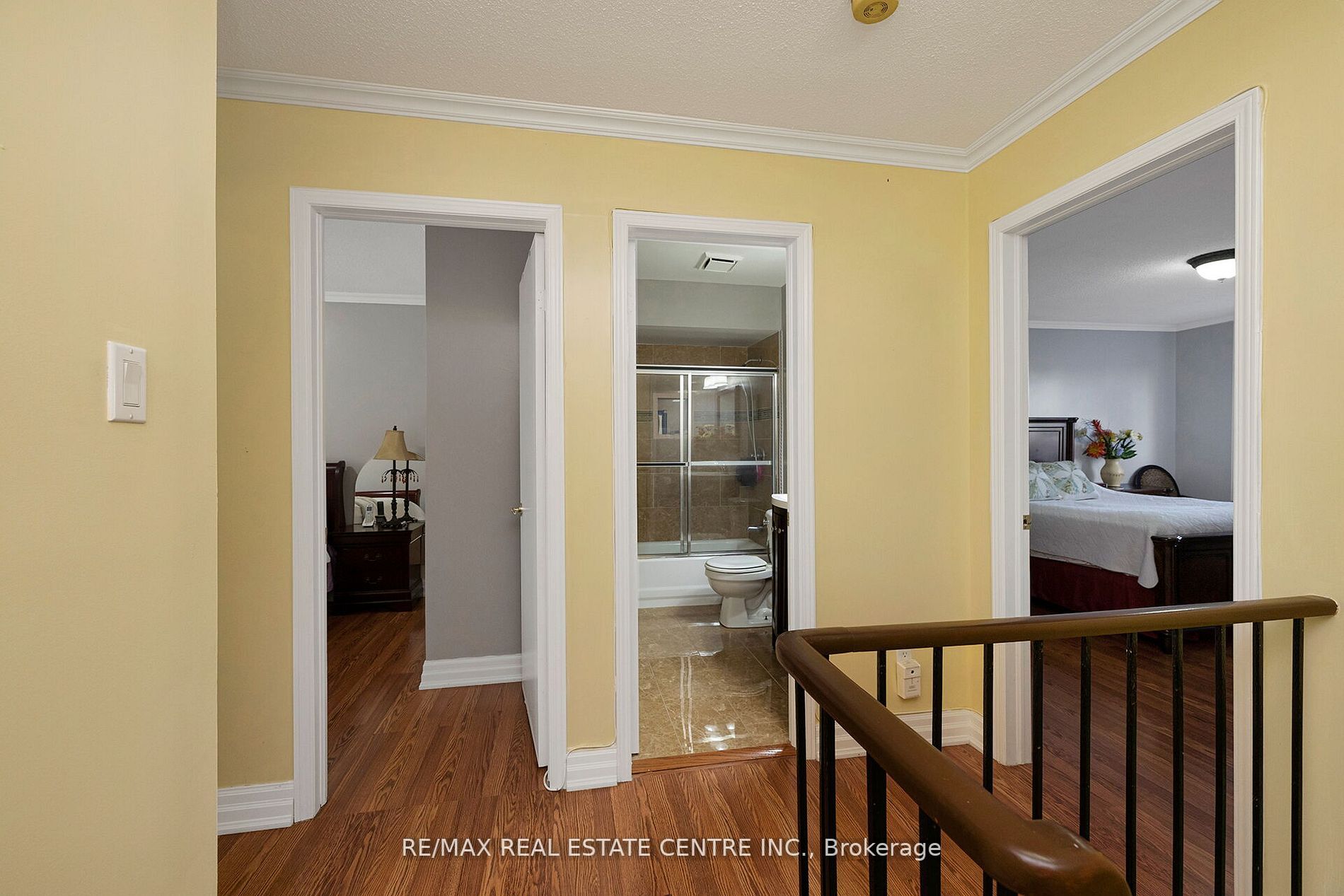 70 Dutch Cres