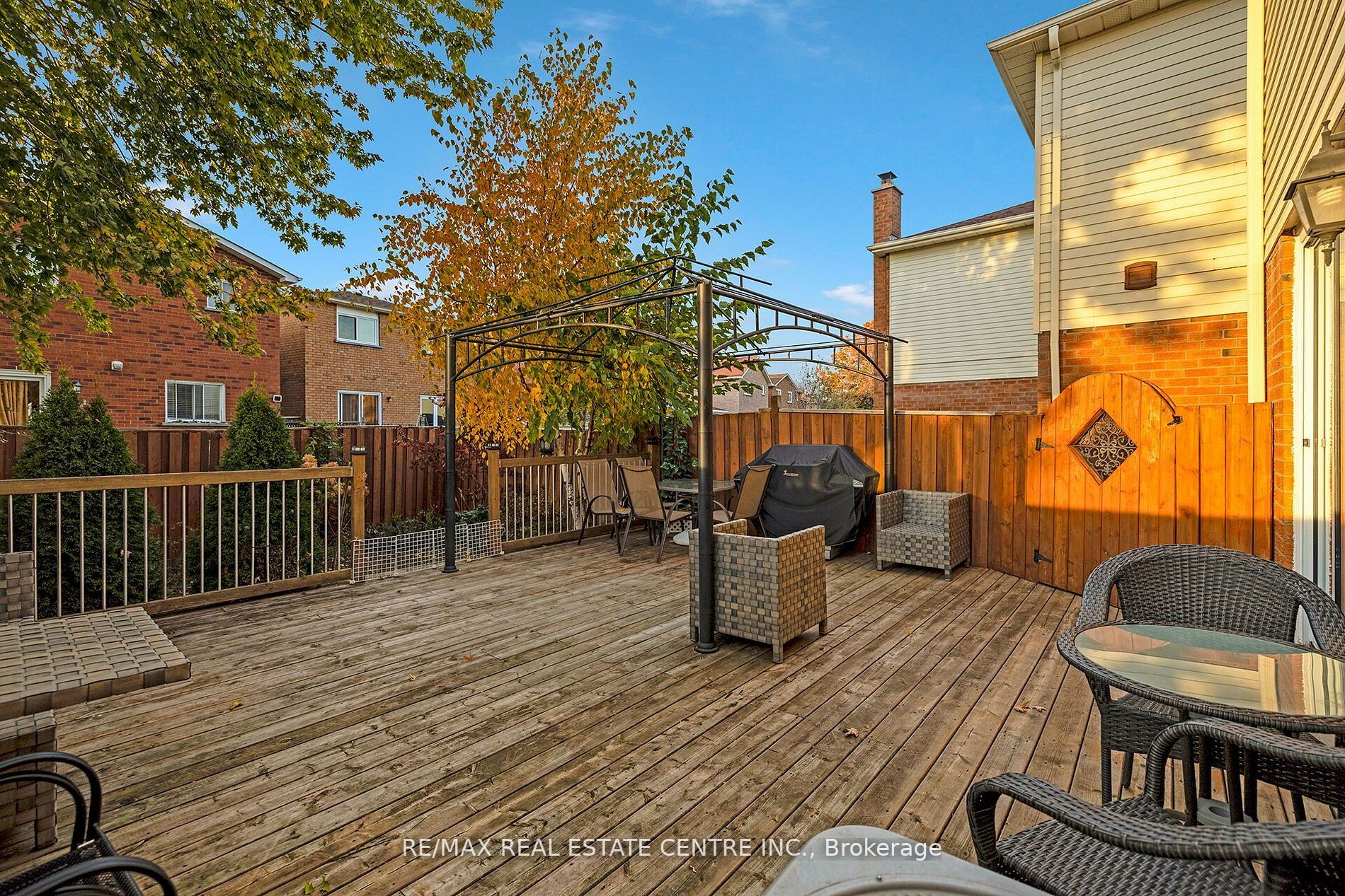 70 Dutch Cres