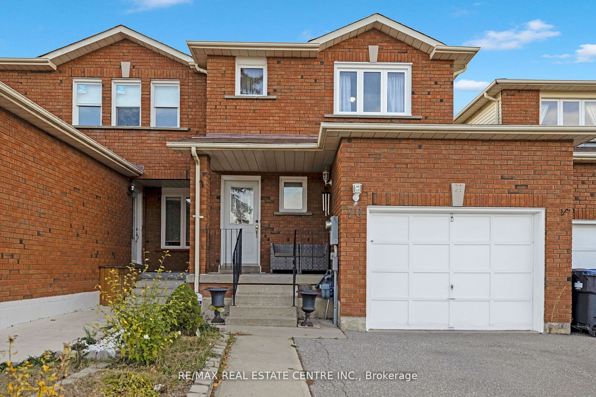 70 Dutch Cres