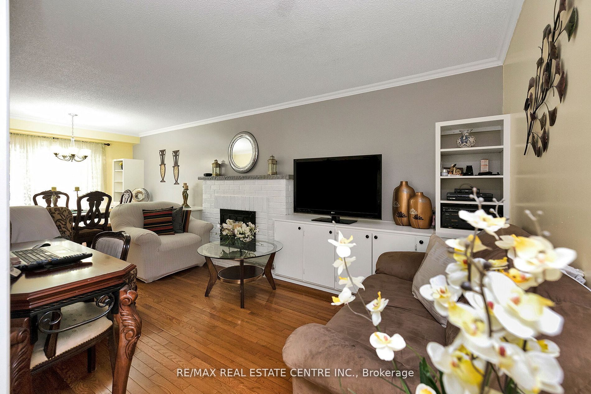 70 Dutch Cres
