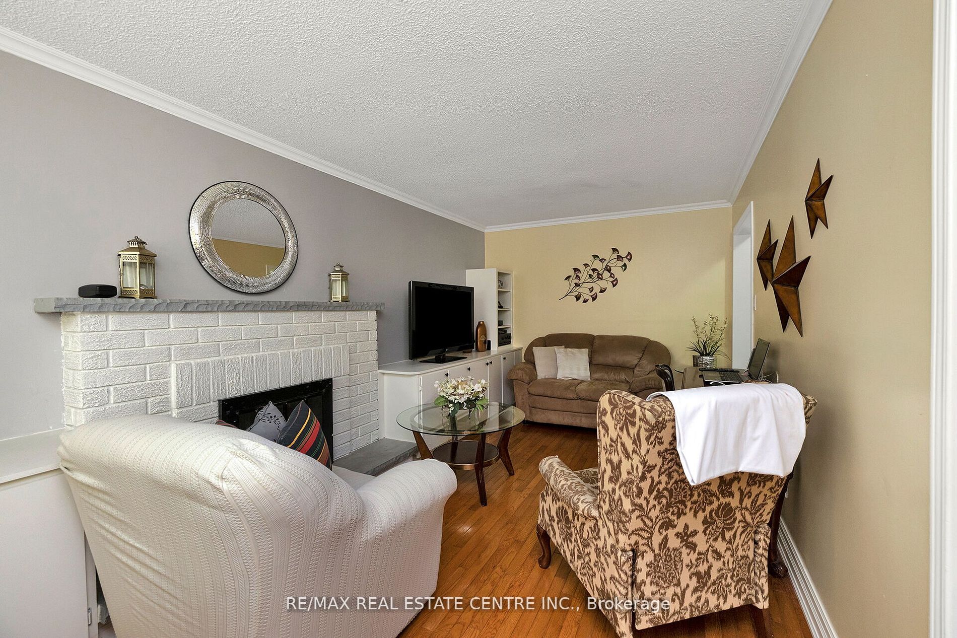 70 Dutch Cres