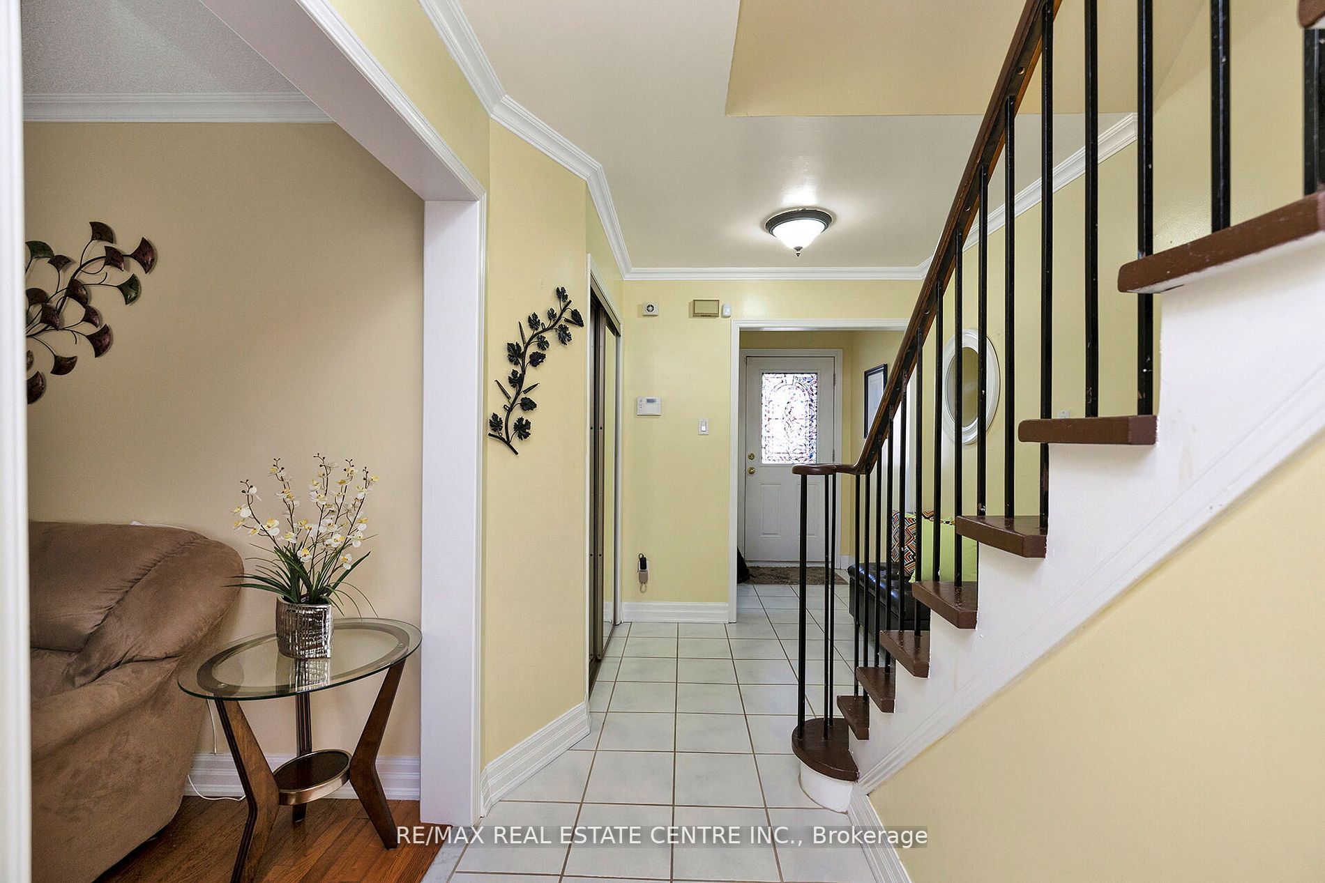 70 Dutch Cres