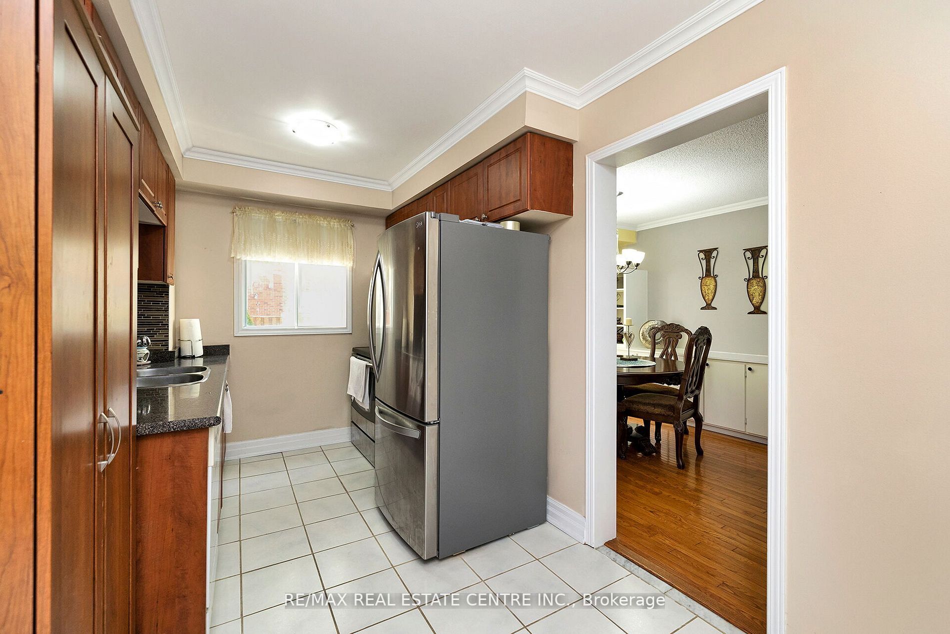 70 Dutch Cres